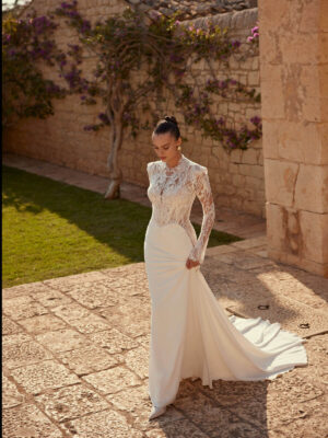 Fit and Flare wedding gown Emmy by Modeca