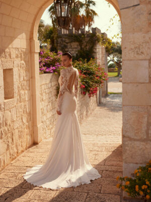 Fit and Flare wedding gown Emmy by Modeca
