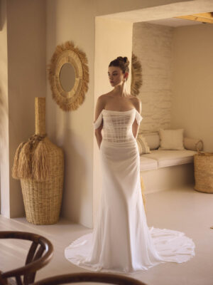 Fit and flare wedding dress Hekla by Modeca