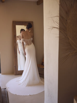 Fit and flare wedding dress Hekla by Modeca