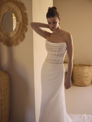 Fit and flare wedding dress Hekla by Modeca