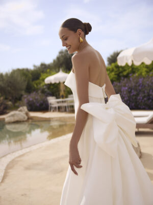 Fit and flare wedding dress Genesis by Modeca