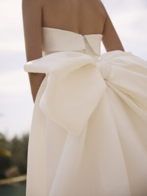 Fit and flare wedding dress Genesis by Modeca