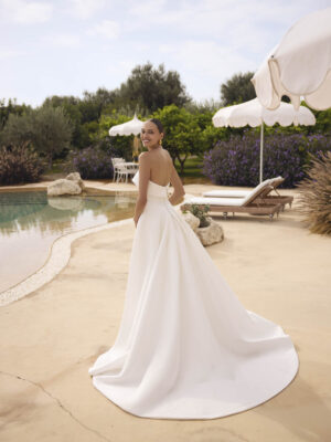 Fit and flare wedding dress Genesis by Modeca