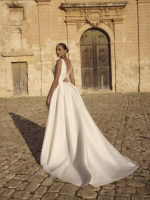 Fit and flare wedding dress Geegee by Modeca