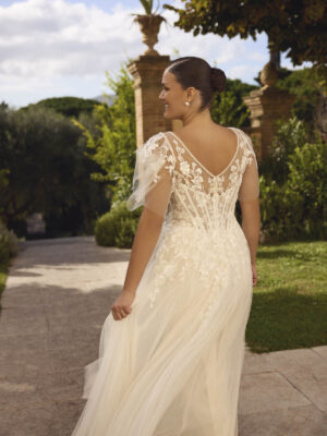 Plus size A-line wedding dress Jewel by Modeca Curves