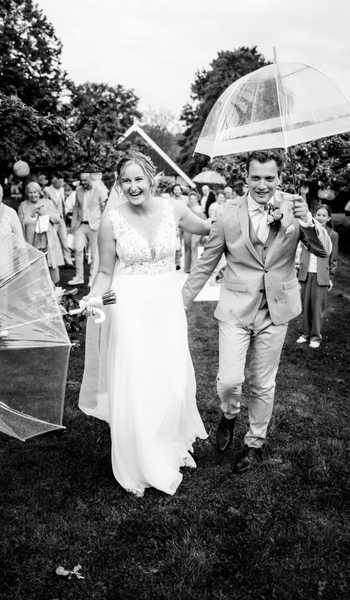 Modeca bride Esmée in her beautiful Danique wedding dress
