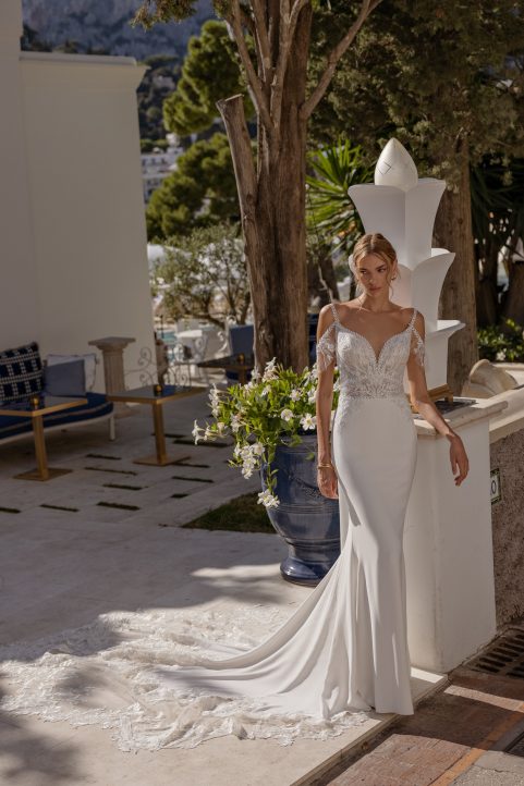 Fit and flare wedding dress Bluelle by Le Papillon