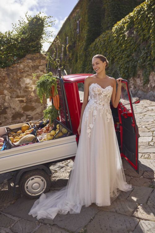 A-line wedding dress Geralyn by Modeca