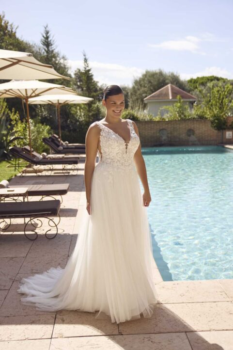 Plus size A-line wedding dress Jada by Modeca Curves