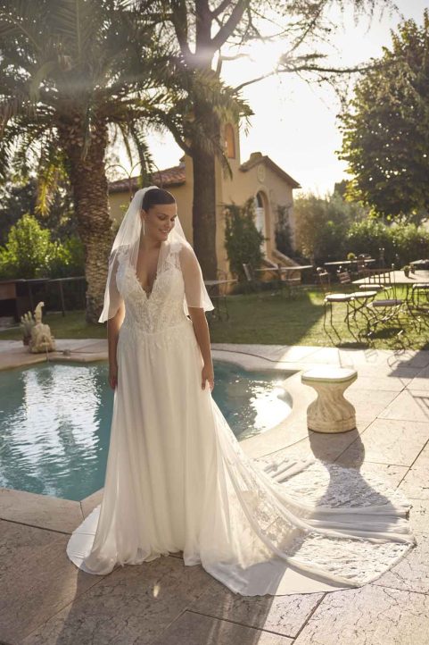 Plus size A-line wedding dress Jaimie by Modeca Curves