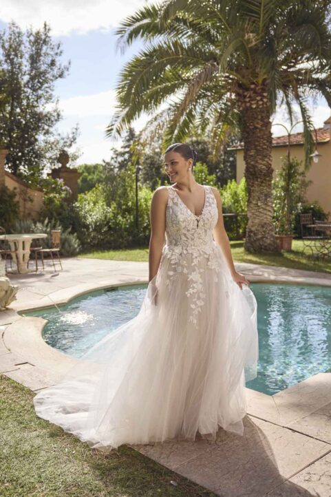 Plus size A-line wedding dress Jolanthe by Modeca Curves