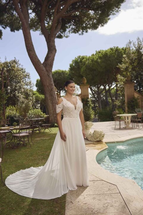 Plus size A-line wedding dress Joy by Modeca Curves