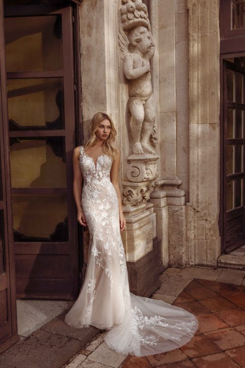 Fit and flare wedding dress Rian by Modeca