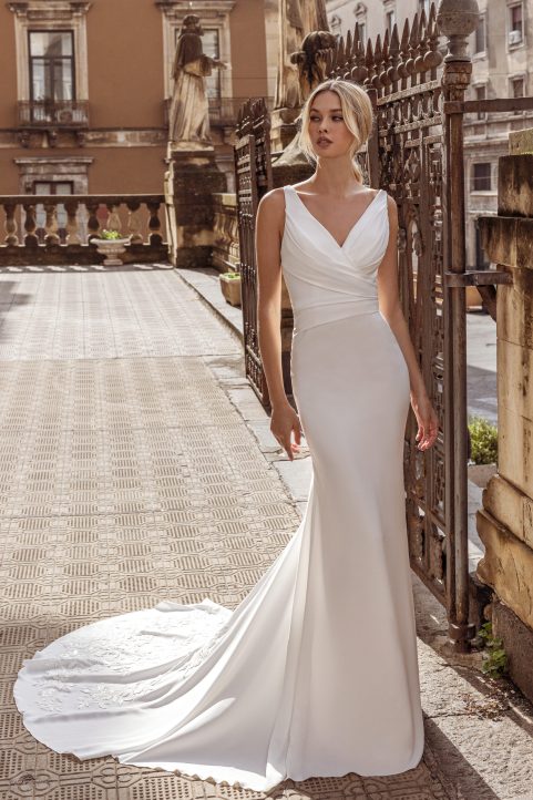 Fit and flare wedding dress Rosario by Modeca